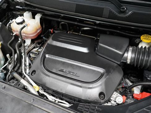 Used 2023 Chrysler Pacifica Limited FWD image 33