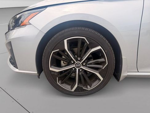 Used 2024 Nissan Altima 2.5 SR w/ SR Premium Package FWD image 32