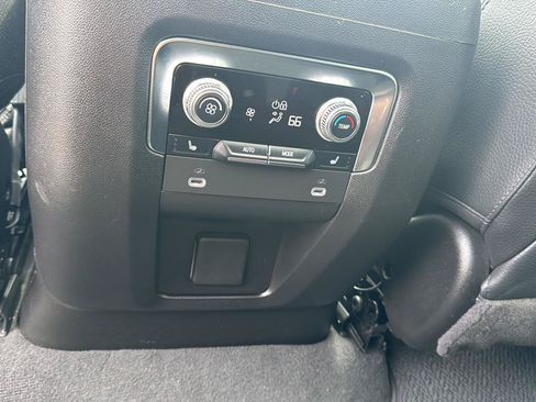 Used 2024 GMC Yukon XL Denali AWD/4WD image 26