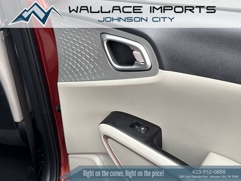 Used 2023 Kia Soul LX w/ LX Technology Package image 37