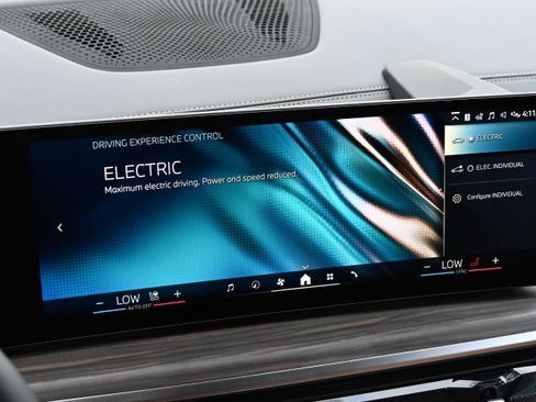 New 2026 BMW X5 xDrive50e w/ Premium Package image 29