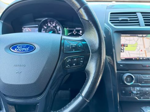 Used 2016 Ford Explorer XLT w/ Equipment Group 202A AWD/4WD image 30