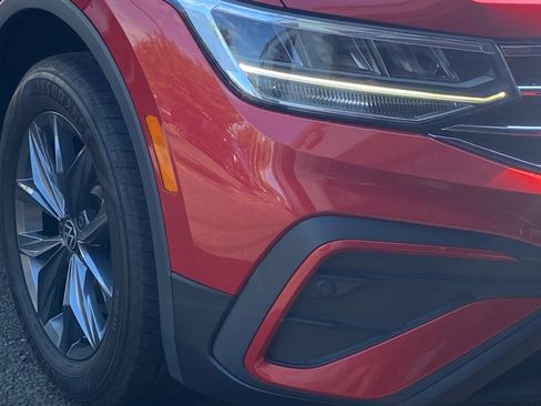 Certified 2023 Volkswagen Tiguan SE w/ Panoramic Sunroof Package AWD/4WD image 4