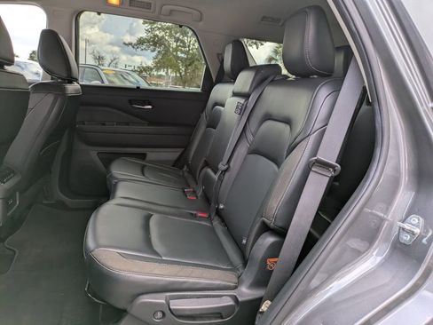 Used 2023 Nissan Pathfinder SL image 15