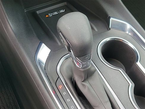 Used 2023 Chevrolet Traverse LT image 28