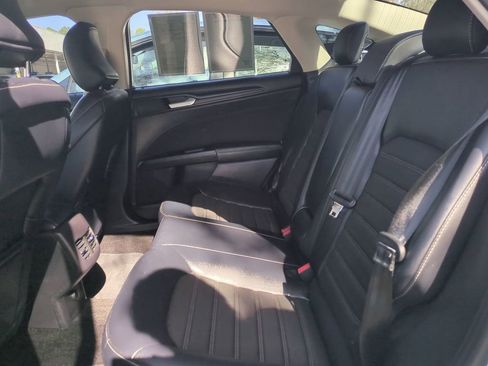 Used 2018 Ford Fusion SE w/ Equipment Group 201A image 13