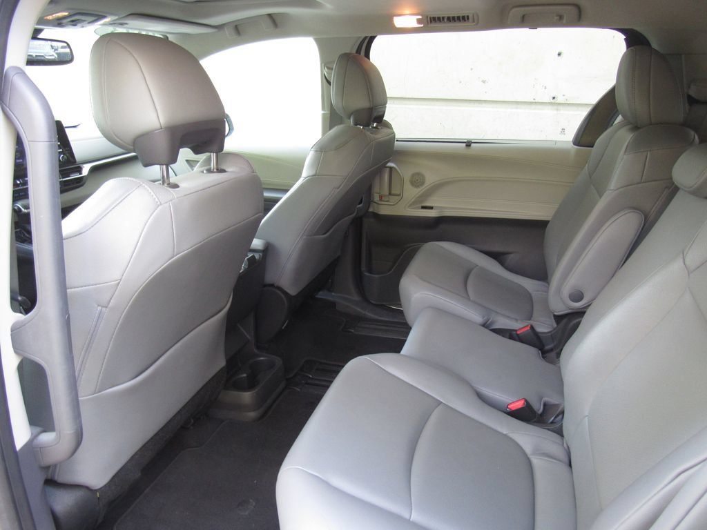 Certified 2023 Toyota Sienna XLE FWD image 14