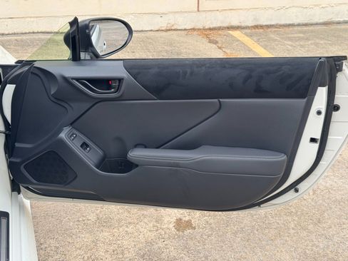 Used 2023 Toyota GR86 Premium w/ ALL Weather Mat Package (TMS) RWD image 37