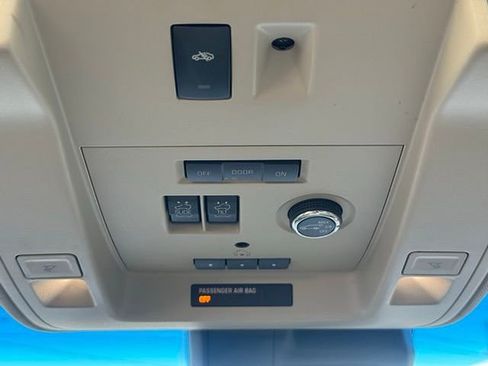 Used 2019 GMC Yukon Denali w/ Denali Ultimate Package image 16