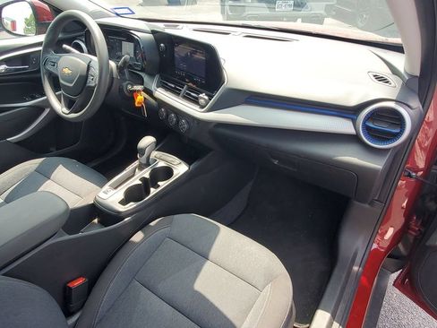 Used 2024 Chevrolet Trax LS w/ LS Convenience Package FWD image 27