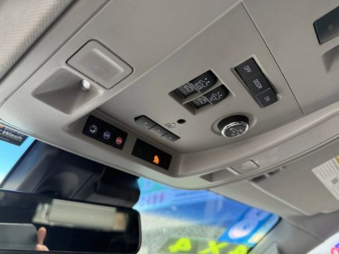 Used 2018 Cadillac Escalade Luxury AWD/4WD image 29