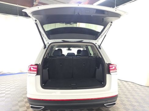 Used 2025 Volkswagen Atlas SE image 38