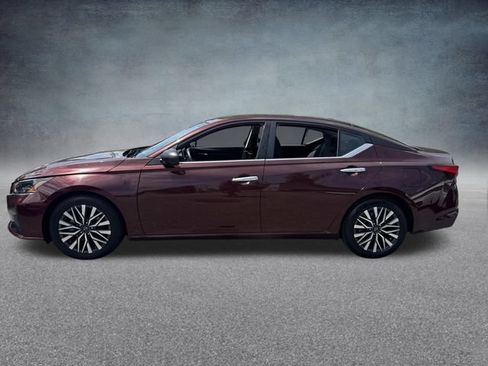 Used 2024 Nissan Altima 2.5 SV FWD image 12