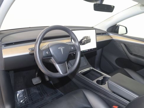 Used 2025 Tesla Model Y Long Range image 27