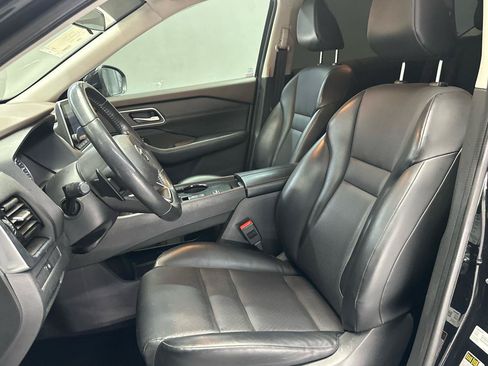 Used 2021 Nissan Rogue SV w/ Premium Package FWD image 19