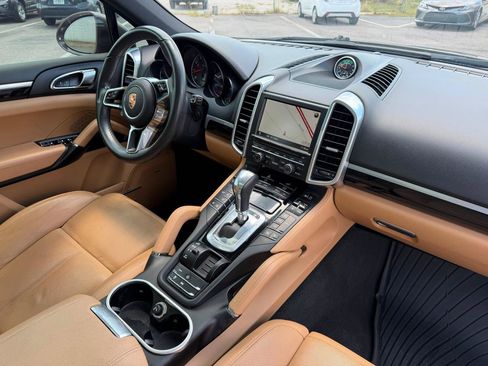 Used 2016 Porsche Cayenne AWD/4WD image 5