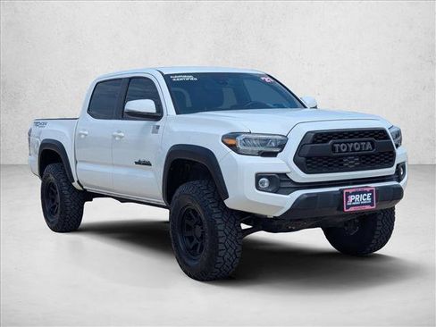 Used 2021 Toyota Tacoma TRD Off-Road w/ Technology Package AWD/4WD image 3