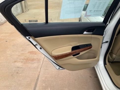 Used 2011 Honda Accord EX-L image 24