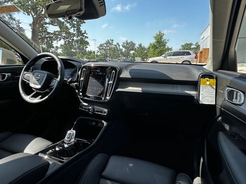 Used 2025 Volvo XC40 B5 Plus w/ Protection Package Premier image 10