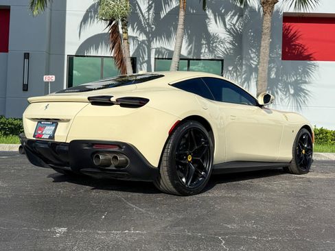 Used 2022 Ferrari Roma RWD image 20