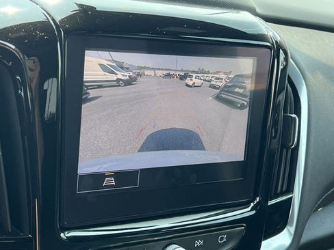 Used 2023 Chevrolet Traverse LT FWD image 19