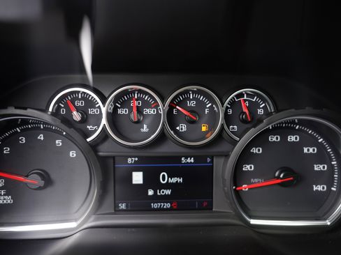 Used 2021 Chevrolet Suburban LT w/ Rear Media and Nav Package RWD image 26