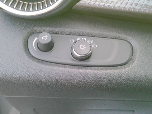 Used 2025 Chevrolet Trax ACTIV w/ Sunroof Package FWD image 22
