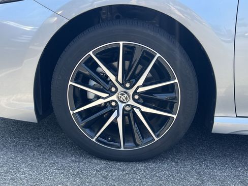 Used 2024 Toyota Camry SE FWD image 5