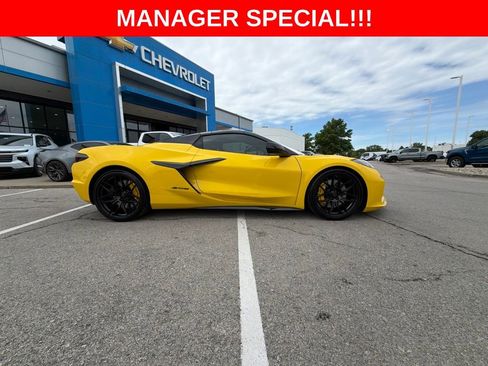 Certified 2025 Chevrolet Corvette Z06 w/ Stealth Interior Trim Package RWD image 2
