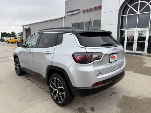 Used 2025 Jeep Compass Limited w/ Elite Group AWD/4WD image 41