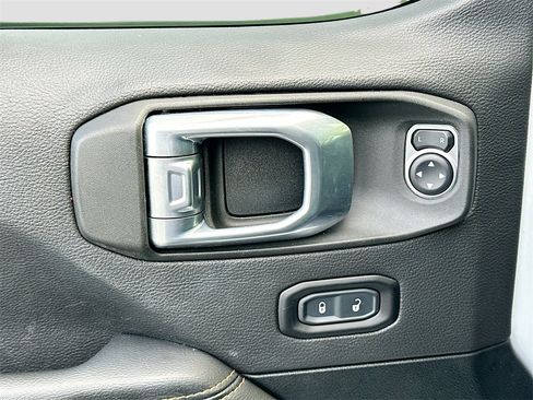 Used 2021 Jeep Wrangler Unlimited Sahara image 18