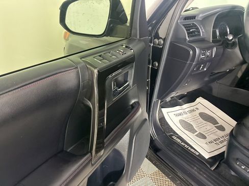 Used 2018 Toyota 4Runner TRD Off-Road Premium image 11