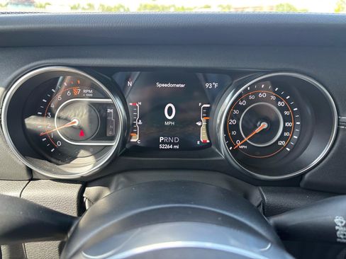 Used 2022 Jeep Wrangler Unlimited Sahara w/ LED Lighting Group AWD/4WD image 18