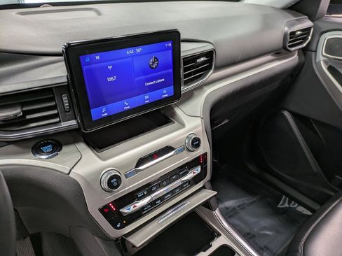 Certified 2022 Ford Explorer XLT w/ Equipment Group 202A image 10