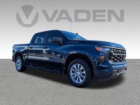 Used 2022 Chevrolet Silverado 1500 Custom image 3