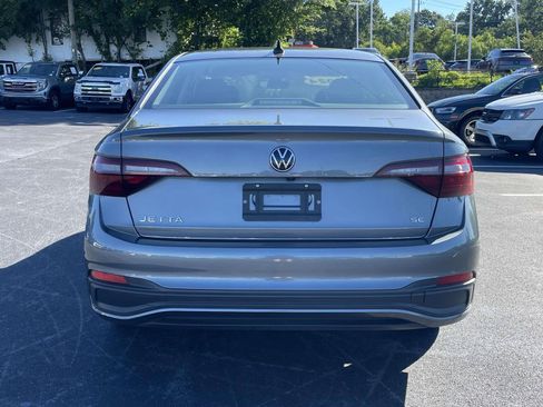 Used 2024 Volkswagen Jetta SE FWD image 6