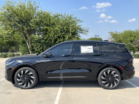 New 2025 Lincoln Nautilus Reserve w/ Jet Appearance Package image 4