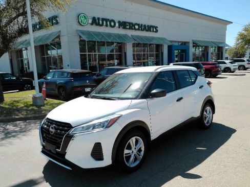 Used 2024 Nissan Kicks S image 1