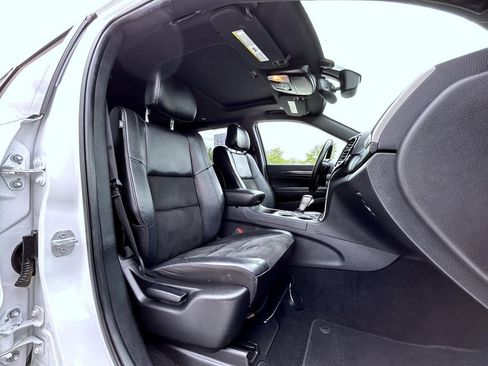Used 2019 Jeep Grand Cherokee Altitude AWD/4WD image 16