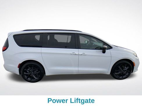 New 2026 Chrysler Pacifica Select image 7