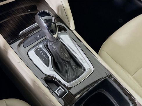 Used 2018 Buick Regal Essence w/ Driver Confidence Package #1 image 11