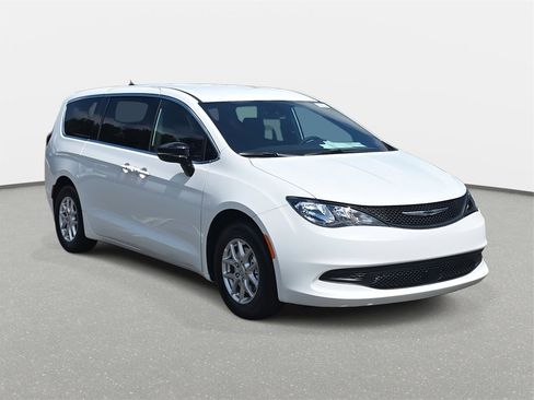 New 2026 Chrysler Voyager LX image 3