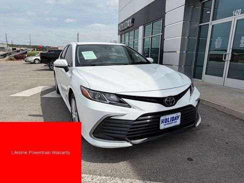 Used 2021 Toyota Camry LE image 1