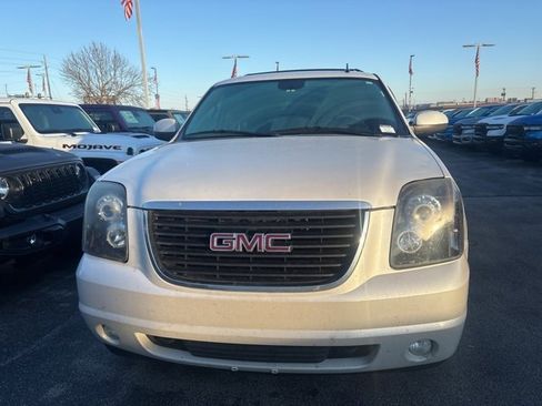 Used 2011 GMC Yukon XL SLT w/ SLT-2 Equipment Package image 2