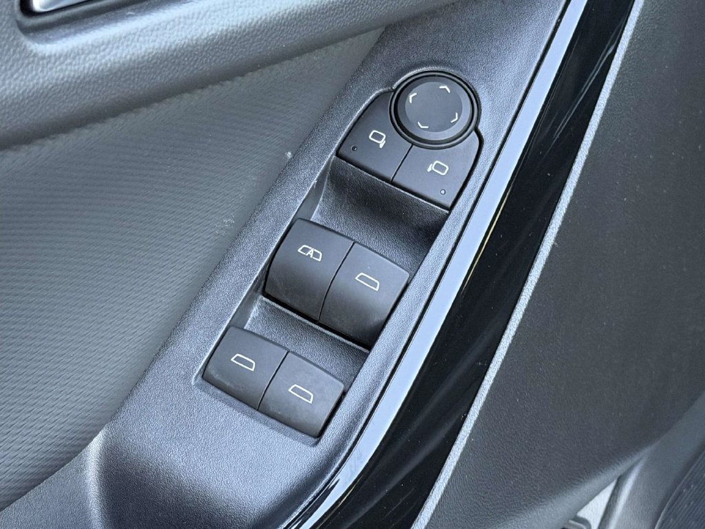 Used 2025 Chevrolet Equinox LT w/ Convenience Package II FWD image 13
