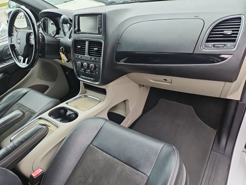Used 2019 Dodge Grand Caravan SXT FWD image 23