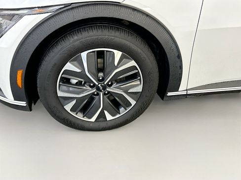 Used 2024 Kia EV6 Light AWD/4WD image 11