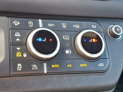 Used 2023 Land Rover Defender 130 X-Dynamic SE image 25