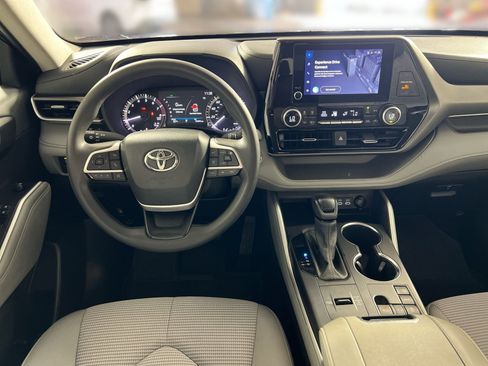 Used 2023 Toyota Highlander L FWD image 21