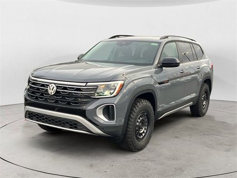 New 2025 Volkswagen Atlas Peak Edition SE image 2